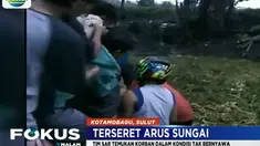 Muktal Sabunge terseret arus sungai ketika hendak membantu temannya yang terjatuh ke sungai.