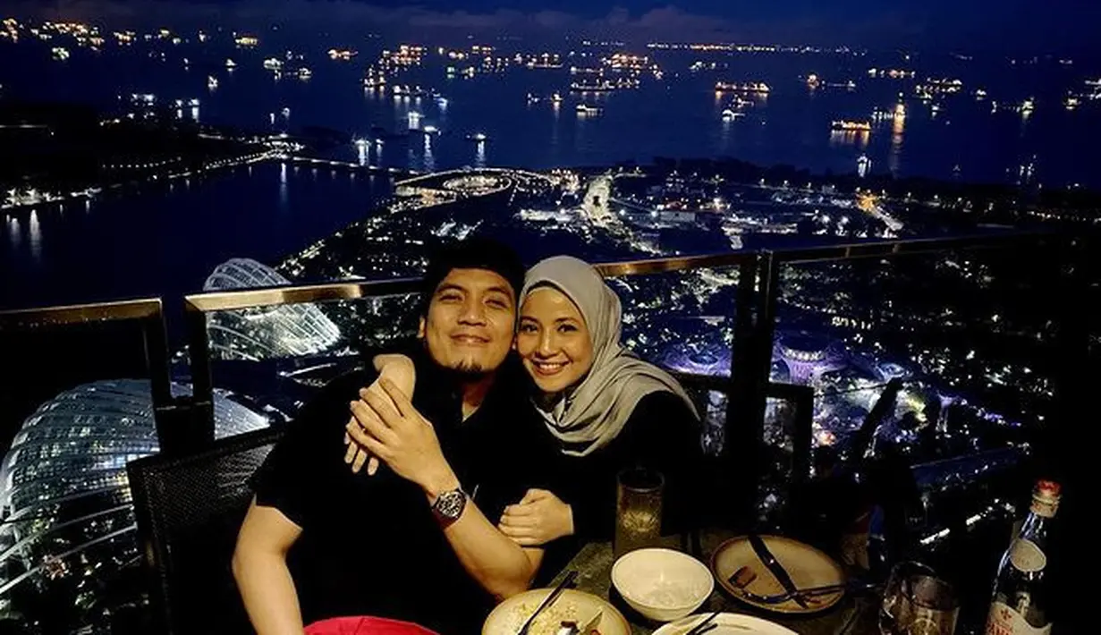 Setelah menjalani beberapa kali sidang, Senin (19/6) putusan dibacakan sesuai dengan agenda sidang. Sebelumnya, keduanya juga telah membuat kesepakatan sebelum mendaftarkan ke pengadilan. [Instagram/desta80s]