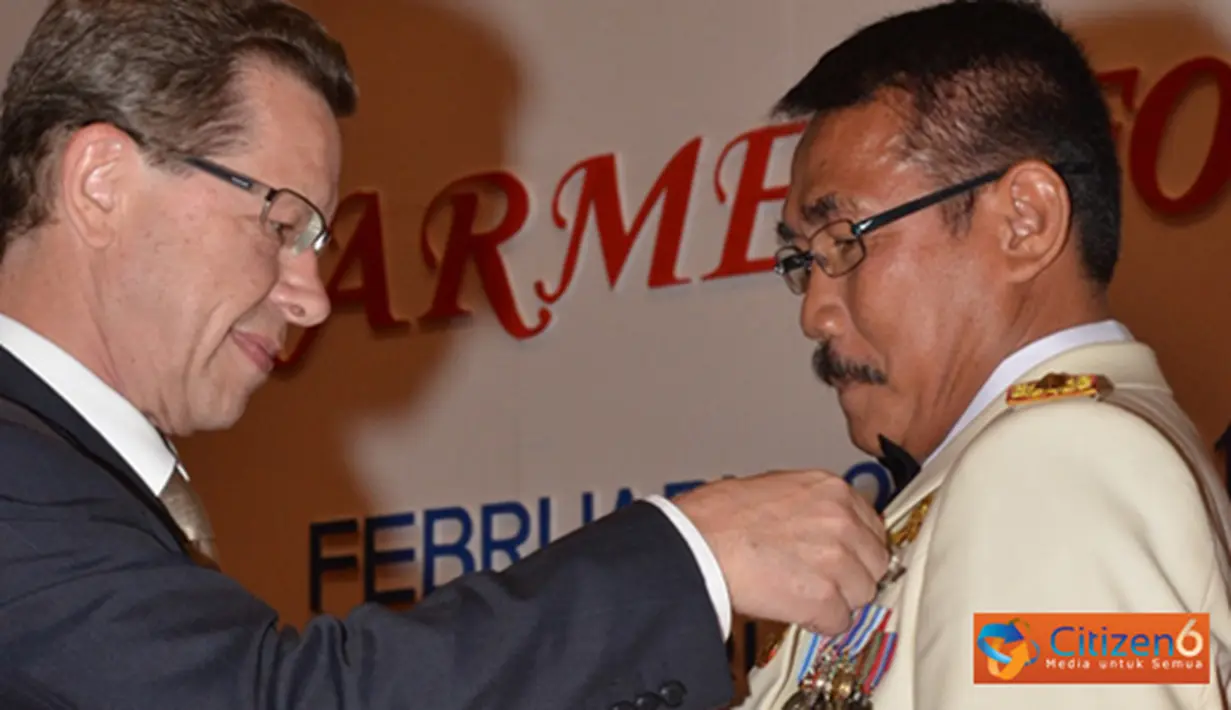 Citizen6, Jakarta Pusat: Pemberian penghargaan tersebut diserahkan Menteri Pertahanan Rusia Anatoly Serdyukov kepada Komandan Korps Marinir (Dankormar) Mayor Jenderal TNI (Mar) M. Alfan Baharudin. (Pengirim: Marinir)