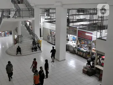 Suasana pasar di Rusunawa Pasar Rumput, Jakarta, Selasa (15/10/2019). Ratusan pedagang mulai menempati kios baru yang berada di lantai bawah Rusunawa Pasar Rumput sejak awal Oktober lalu. (merdeka.com/Iqbal Nugroho)