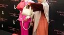 Nagita Slavina tampil mengenakan hijab saat luncurkan koleksi tas kolaborasinya dengan Hey Local [@heylocal.id]