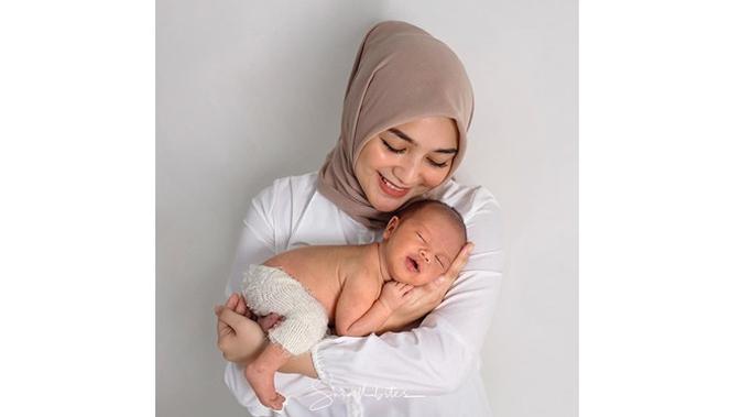6 Potret Perubahan Wajah Citra Kirana Sebelum Vs Sesudah Melahirkan Baby Athar (sumber: Instagram.com/citrakirana)