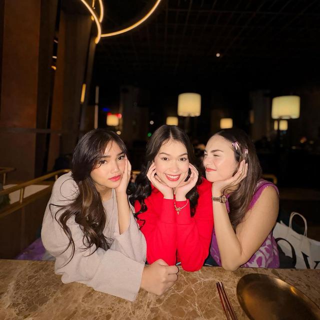 Potret Kebersamaan Fuji dan Rebecca Klopper