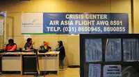 AirAsia menyediakan posko Crisis Centre di Terminal 2 Bandara Internasional Juanda, Surabaya, Minggu (28/12/2014). (Liputan6.com/Johan Tallo)