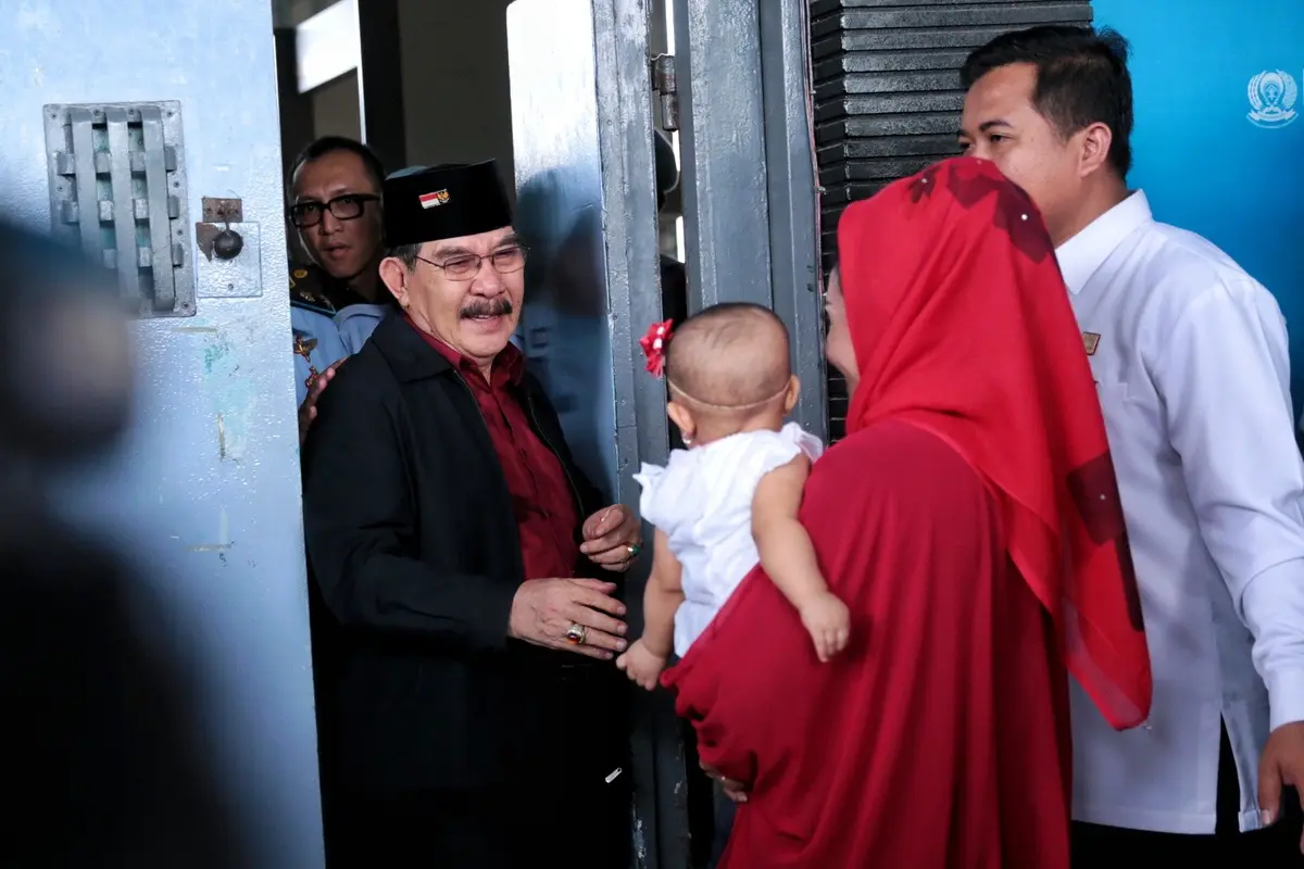 Teriakan 'Merdeka!' Sambut Kebebasan Antasari Azhar 