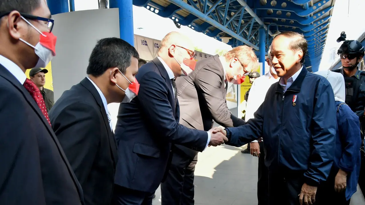 Presiden Jokowi tiba di Ukraina usai menempuh perjalanan panjang dengan kereta api dari Polandia. (Istimewa)