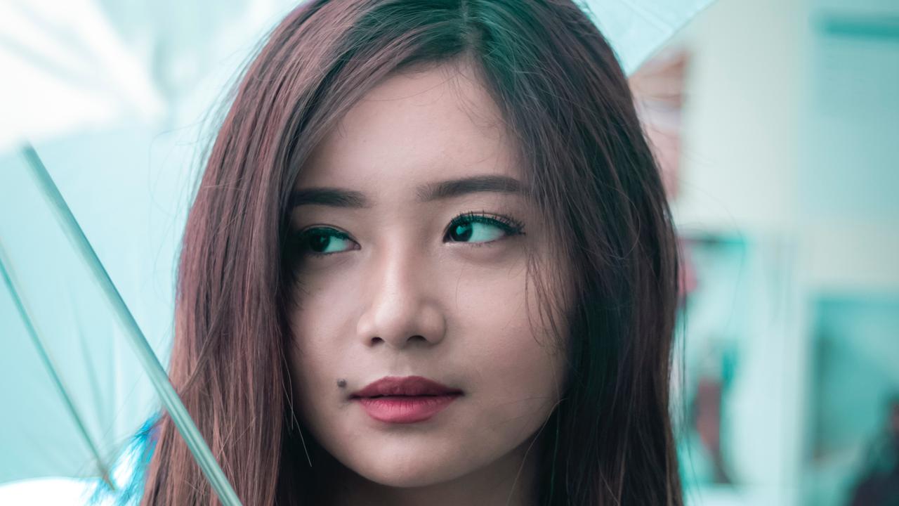 ilustrasi perempuan pemalu