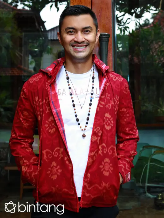 Pria yang pernah mewarnai layar kaca dengan menjadi bintang sinetron serta layar lebar ini mengaku masih sering mendapat tawaran untuk kembali berakting. Namun ia tak ingin mengorbankan waktunya sebagai guru yoga. (Galih W. Satria/Bintang.com) 