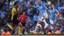 Bek Manchester City, Angelino, mengontrol bola saat melawan Watford pada laga Premier League di Stadion Etihad, Manchester, Sabtu (21/9). City menang 8-0 dari Watford. (AFP/Oli Scarff)