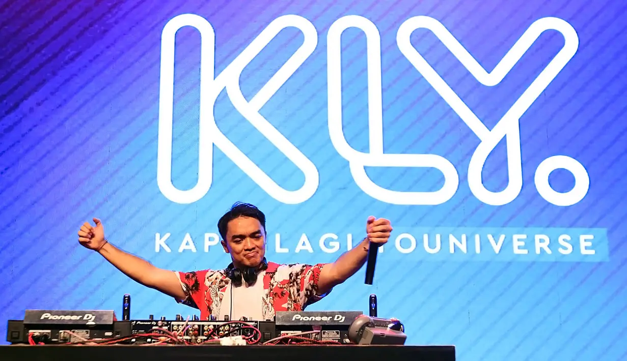 Tak ingin mengecewakan para penggemar, produser musik EDM itu pun langsung menghentak para pengunjung. (Bambang E. Ros/Bintang.com)