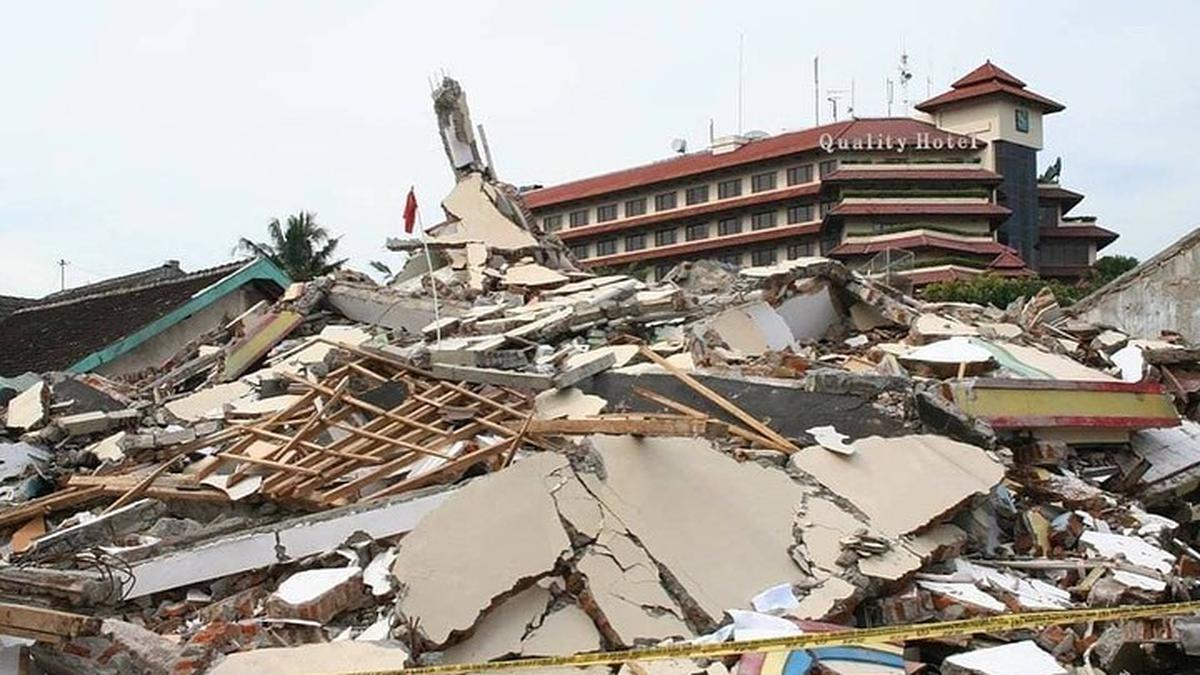 Teks Khutbah Jumat: 3 Cara Muslim Menyikapi Bencana Alam seperti Gempa Jogja Berita Viral Hari Ini Rabu 18 September 2024