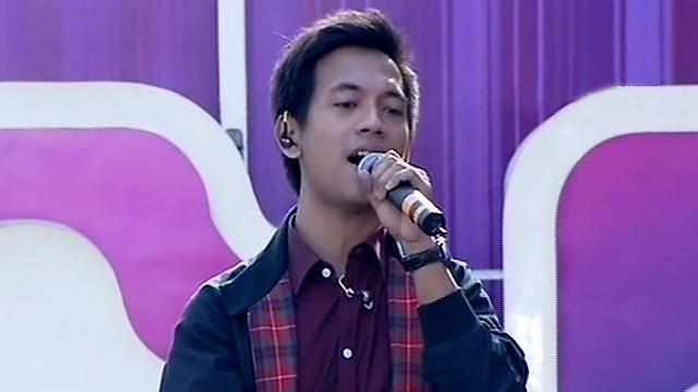 D'Masiv  membawakan lagu Esok Kan Bahagia dalam acara inBox SCTV (25/04/2014). 