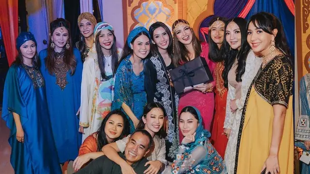 Nia Ramadhani dalam acara Arabian Night (Instagram/ramadhaniabakrie)
