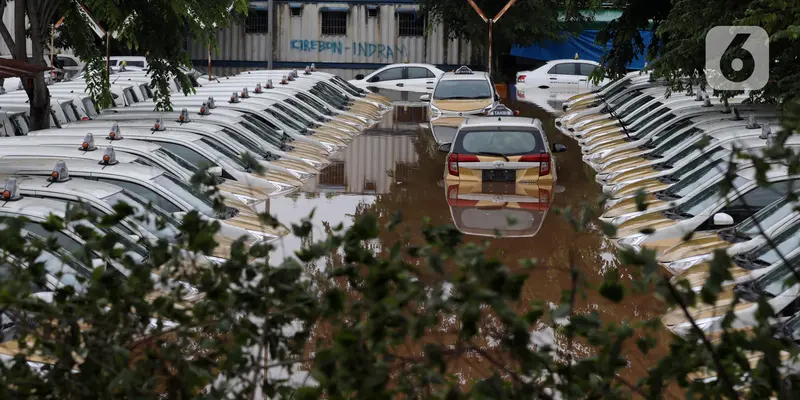 Banjir Jakarta, Pool Taksi Ekspress Terendam