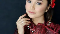 Sering tampil dalam acara televisi, Tasya pun kerap tampil dalam balutan busana yang glamor. Salah satunya ialah dengan mengenakan gaun. Meski masih muda, ia pun tampil luwes dan memesona. (Liputan6.com/IG/@tasya_ratu_gopo)