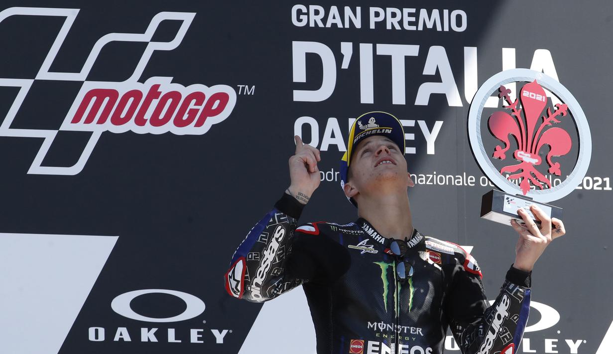 Pembalap Monster Energya Yamaha, Fabio Quartararo, mengatakan bahwa kemenangan yang diraih pada balapan MotoGP Italia 2021 di Sirkuit Mugello dia dedikasikan untuk mendiang Jason Dupasquier. (Foto: AP Photo/Antonio Calanni)