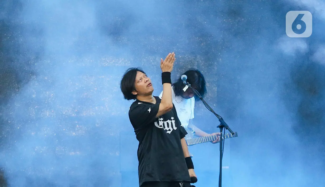 Dalam penampilannya grup band yang dibentuk pada tahun 1994 tersebut membawakan sejumlah lagu hits mereka. (Liputan6.com/Herman Zakharia)