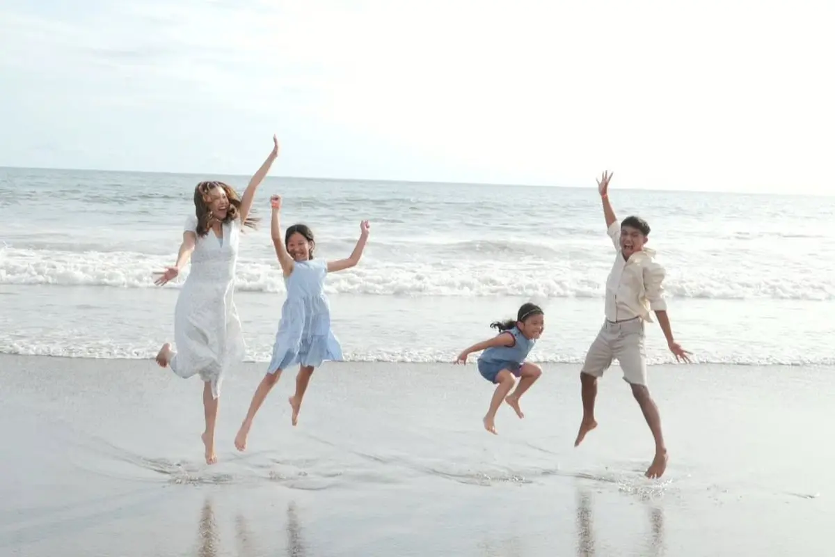 Momen liburan Sarwendah bersama anak-anak dan keluarga besarnya di Bali (Instagram/@sarwendah29)