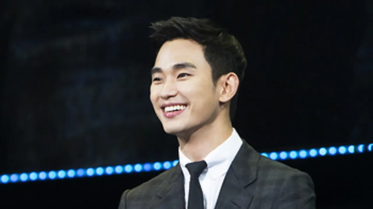 Dongkrak Popularitas, Kim Soo Hyun Sapa Penggemar di Tiongkok