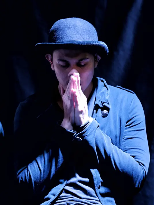 Walau tidak menonjolkan secara fisik almarhum Chrisye, sang Vino G. Bastian juga berusaha menguruskan badannya. Sesuai dengan saran dari sang sutradara, Rizal Mantovani. (Adrian Putra/Bintang.com)