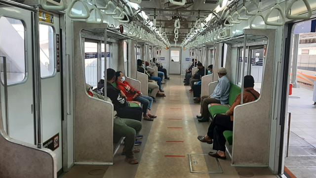 Hari Kerja Pertama Ppkm Darurat Stasiun Cikarang Masih Belum Dipadati Penumpang Pagi Ini News Liputan6 