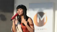 Yura Yunita saat tampil di Meikarta Music Festival. (Deki Prayoga/Bintang.com)