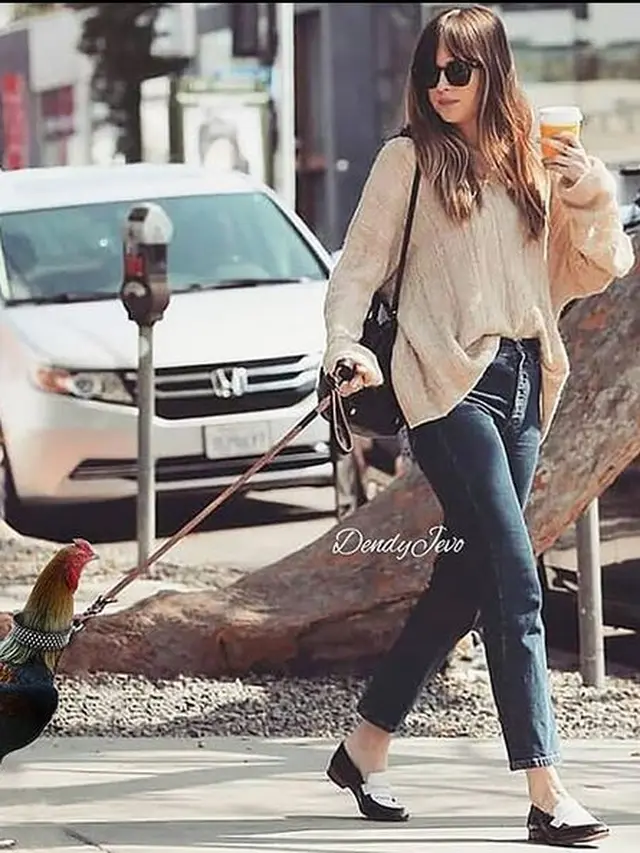 5 Editan Foto Seleb Dunia Jika Pelihara Ayam Ini Kelewat Unik, Kocak