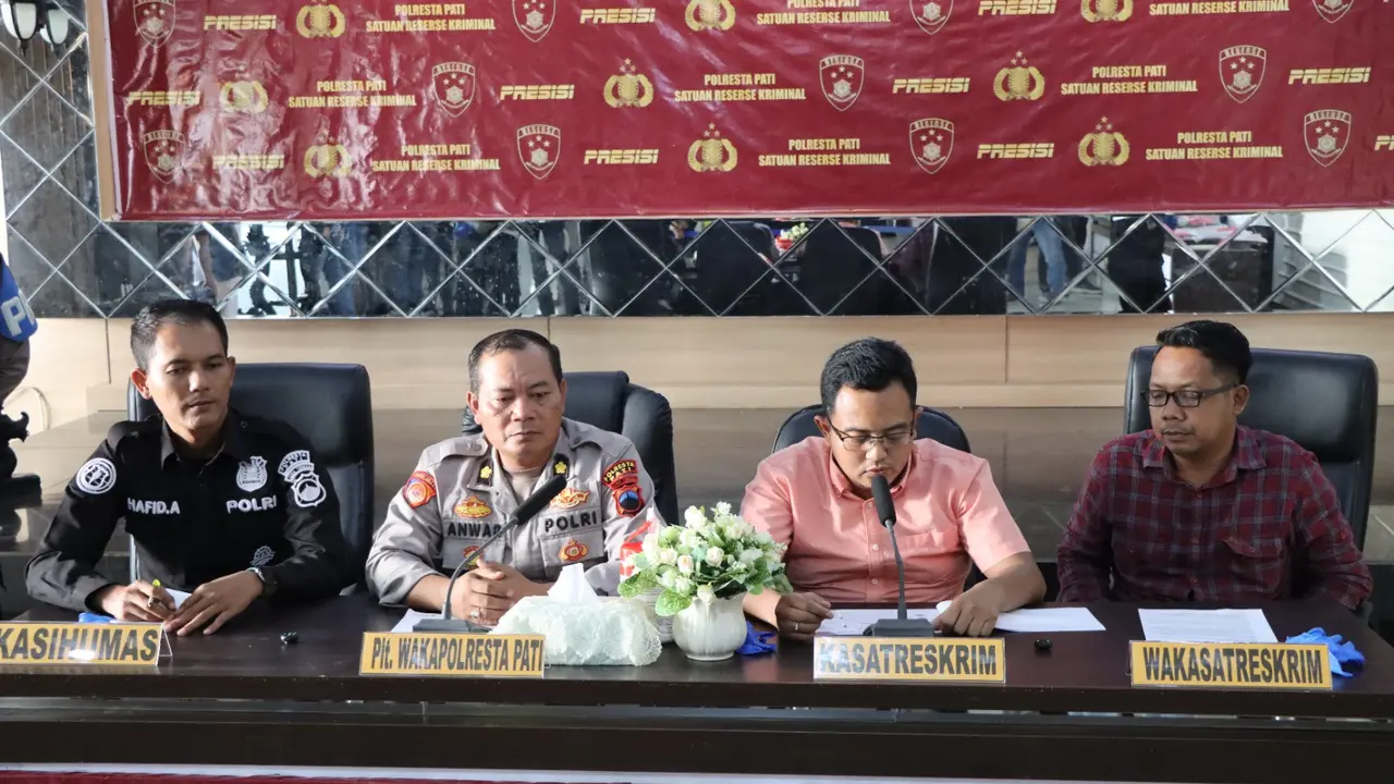 Polisi bongkar praktik dukun cabul di Pati. (Liputan6.com/Arief Pramono)
