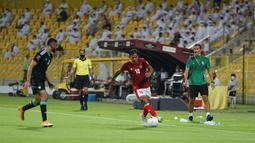 Adam Alis yang kali ini dimainkan sejak menit awal membuat permainan Timnas terasa hidup. Dirinya kerap menjadi jembatan antara lini belakang dengan penyerang yang tidak bisa di dapat sewaktu melawan Vietnam. (Foto: Dok. PSSI)