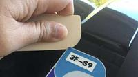 Car bersihkan stiker di kaca mobil (topgear Thailand)