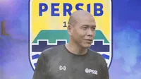Persib Bandung - Nova Arianto (Bola.com/Adreanus Titus)