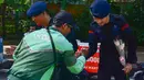 Ratusan pengemudi ojek daring/online (ojol) melakukan aksi damai dengan berjalan kaki dari depan Balai Kota Jakarta ke arah Patung Kuda atau Patung Arjuna Wijaya, Selasa (2/9/2025). (merdeka.com/Arie Basuki)