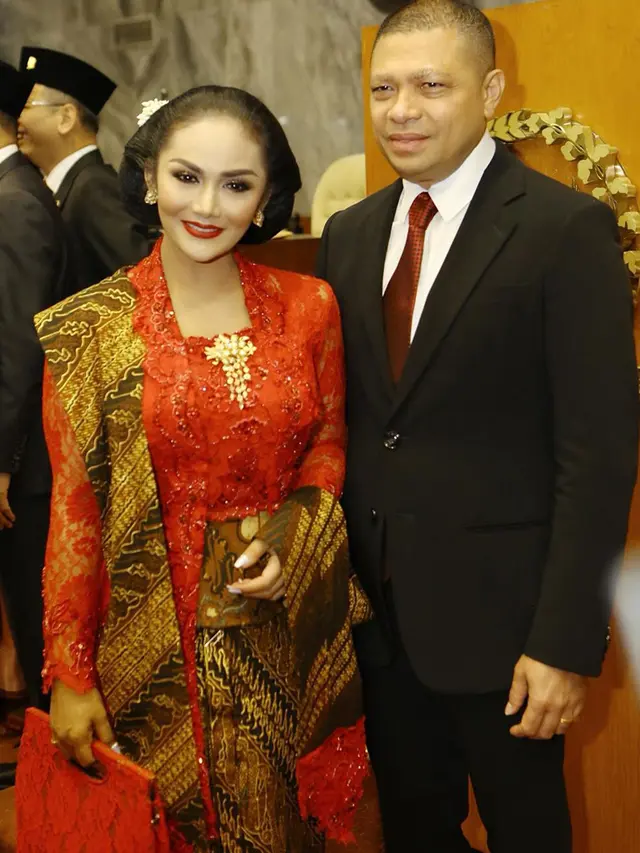 FOTO: Pesona Krisdayanti Saat Pelantikan Anggota DPR RI