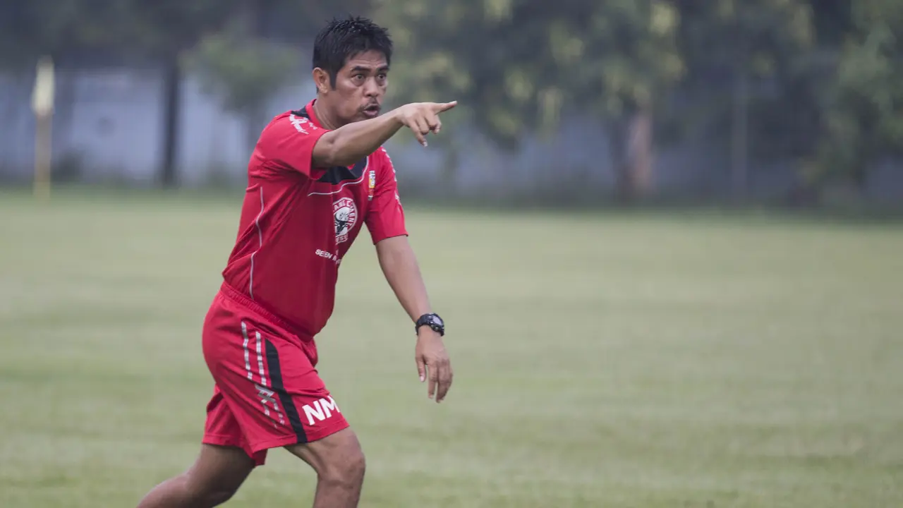 Pelatih Semen Padang, Nil Maizar