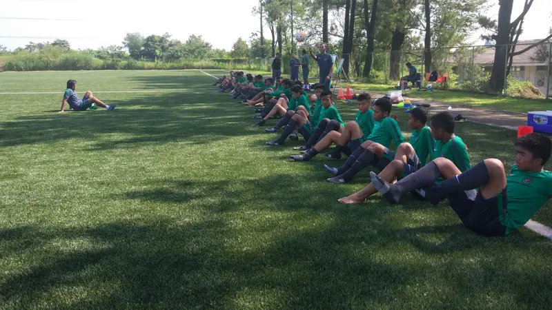 Timnas Indonesia U-16 saat menggelar latihan NYTC Sawangan. 