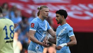 Erling Haaland masuk menggantikan Omar Marmoush saat laga Manchester City menghadapi Southampton pada semifinal Piala FA 2025/2026, Sabtu (25/4/2026) malam WIB. (AFP / Adrian Dennis)