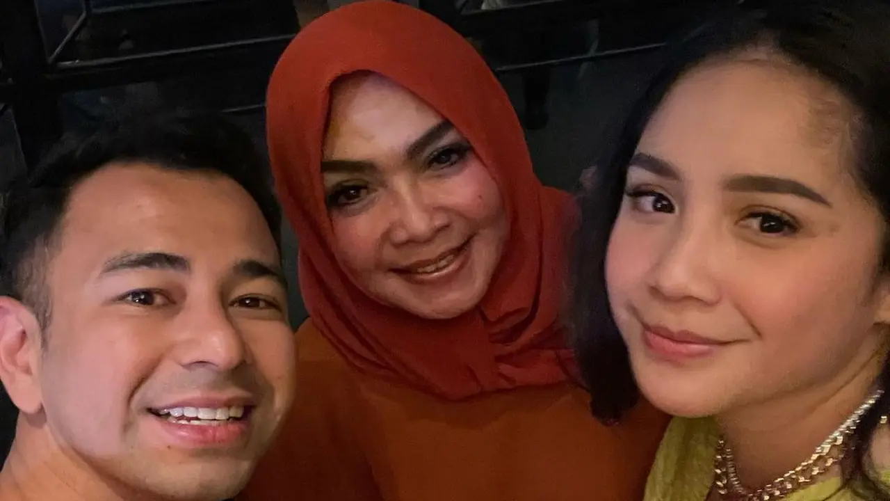 Rieta Amilia merayakan ulang tahun yang ke-60 (Foto: Instagram/@raffinagita1717)