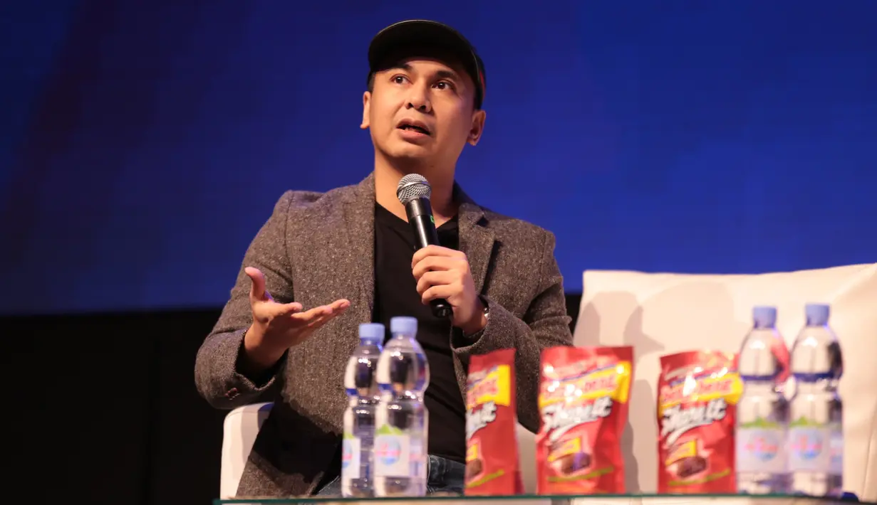 Raditya Dika sering kali meracik konten-konten lucu di buku, film bahkan media sosial miliknya. Banyak pengikut yang menantikan karya-karyanya. (Adrian Putra/Bintang.com)