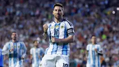 Pemain Argentina, Lionel Messi, melakukan selebrasi setelah mencetak gol ke gawang Islandia pada laga uji coba di Jordan-Hare Stadium, Auburn, Alabama, Amerika Serikat, Rabu (10/6/2026). (AP Photo/Butch Dill)