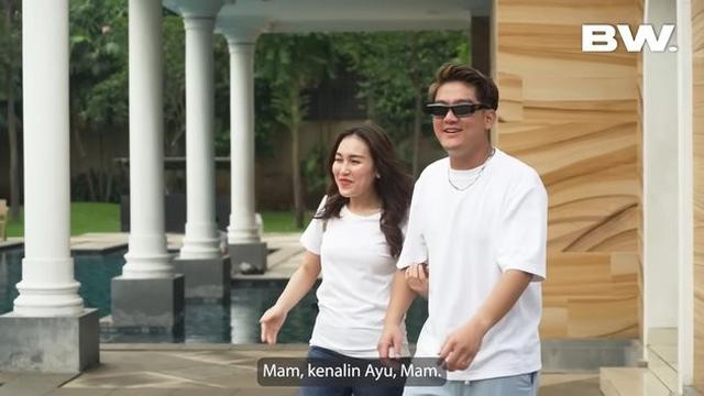 6 Potret Ayu Ting Ting Bertemu Keluarga Boy William, Masih Malu-Malu