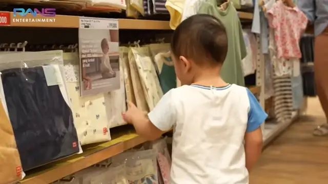 Rayyanza ikut Nagita Slavina belanja. (Foto: YouTube RANS Entertainment)