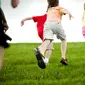 Tak cuma bermain di luar layar, bermain di luar ruangan buat anak lebih banyak bergerak.(Foto: news.discovery.com)