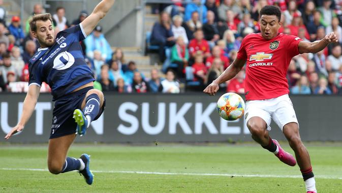 Winger Manchester United (MU) Jesse Lingard beraksi pada uji coba melawan Kristiansund di Ullevaal Stadion, Rabu (31/7/2019) dini hari WIB. (Twitter ManUtd)