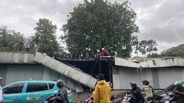 Atap Lintasan MRT Jakarta yang Rusak