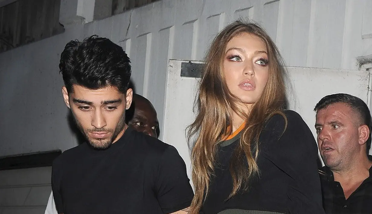 "Aku pernah jatuh cinta. Aku pikir itu jelas. Aku ingin hidup bersaa dia, begitu pula sebaiknya, seperti yang kita semua lakukan," ujar Zayn. (nrj.fr)