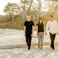 Ilustrasi keluarga dengan anak remaja. (Photo by Allen Taylor on Unsplash)