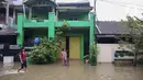 Meski situasi dan kondisi masih dapat dikategorikan aman, namun petugas gabungan sudah menyiagakan Posko Kesehatan dari Dinas Kesehatan hingga Posko Pengungsian serta bantuan logistik. (Liputan6.com/Angga Yuniar)