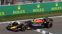 Max Verstappen sukses menjadi yang tercepat di Formula 1 GP Belgia 2022 yang berlangsung di Sirkuit Spa-Francorchamps, Minggu (28/08/2022) malam WIB. (AFP/Kenzo Tribouillard)