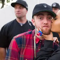 Kisah cinta Ariana Grande dan Mac Miller harus berakhir usai dua tahun berpacaran. (REX/Shutterstock)