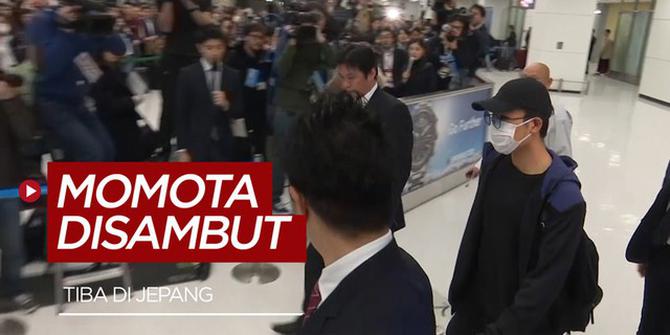 VIDEO: Tiba di Jepang, Kento Momota Disambut Ratusan Orang